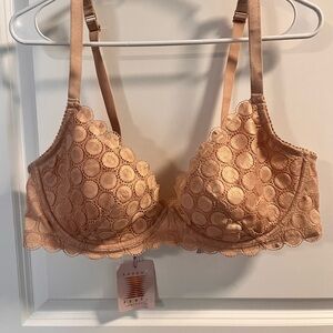 NWT SAVAGE FENTY LINGERIE BY RIHANNA- never worn Fenty lace bra